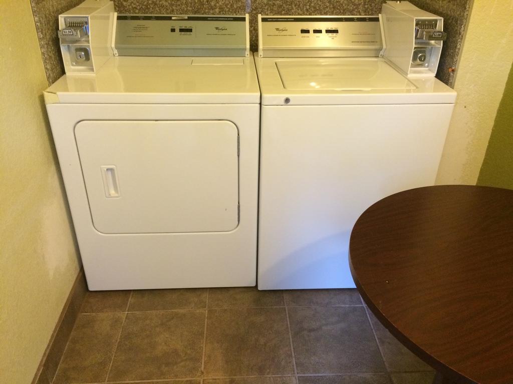 Frio Inn Pearsall Екстериор снимка